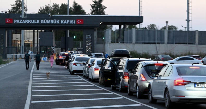 Yunanistan’daki yangın nedeniyle İpsala’dan geçemeyenler Pazarkule’ye yöneldi