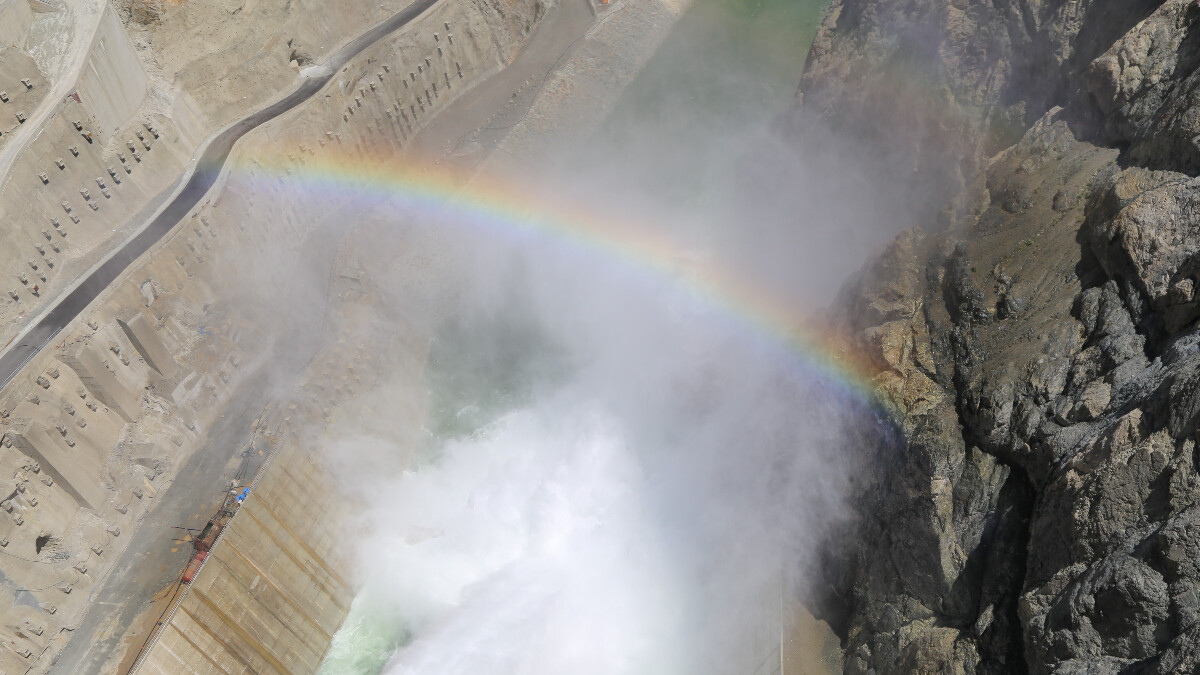 Yusufeli Barajı’nın kapaklarının açılmasıyla gökkuşağı çıktı