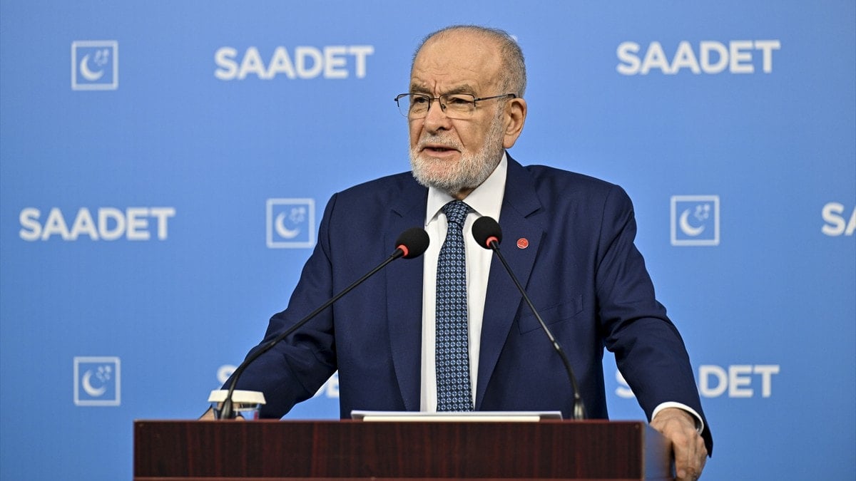 82 yaşındaki Temel Karamollaoğlu baston kullanmaya başladı