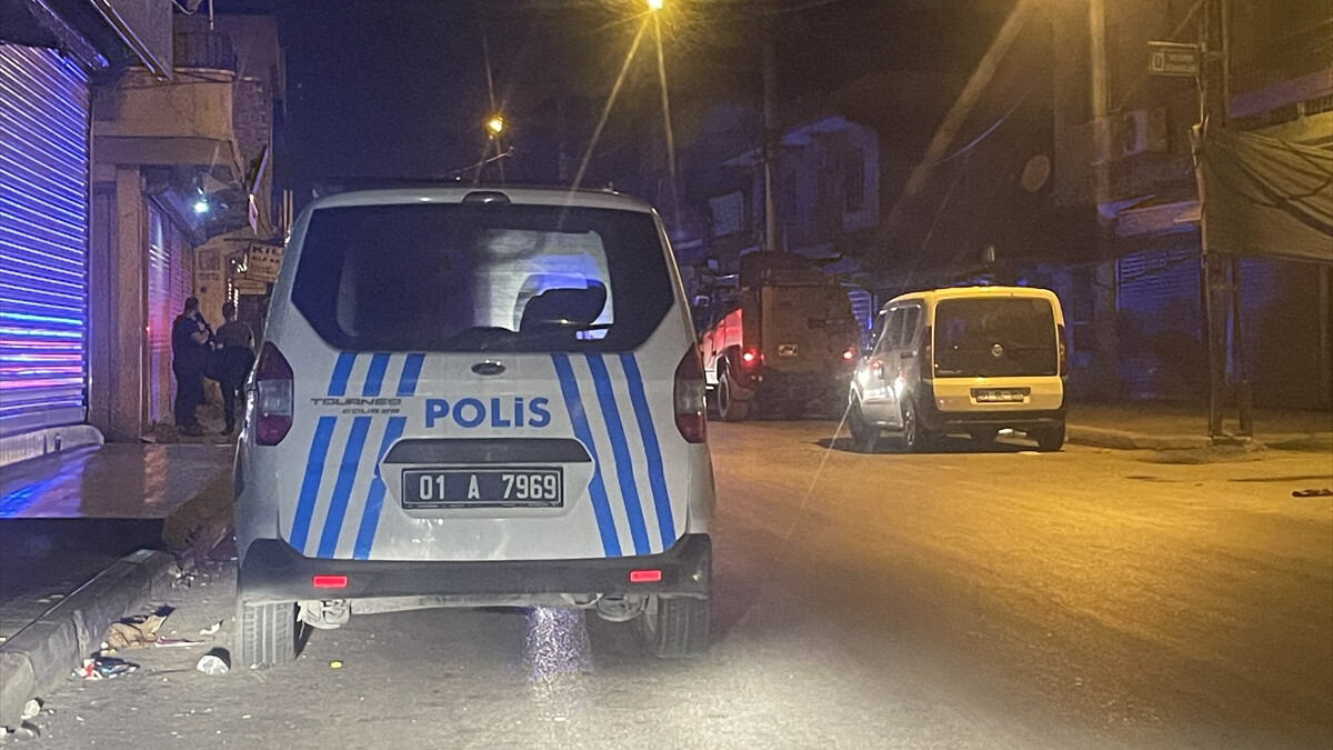 Adana’da bir kişi kaldırımda telefonla konuşurken öldürüldü