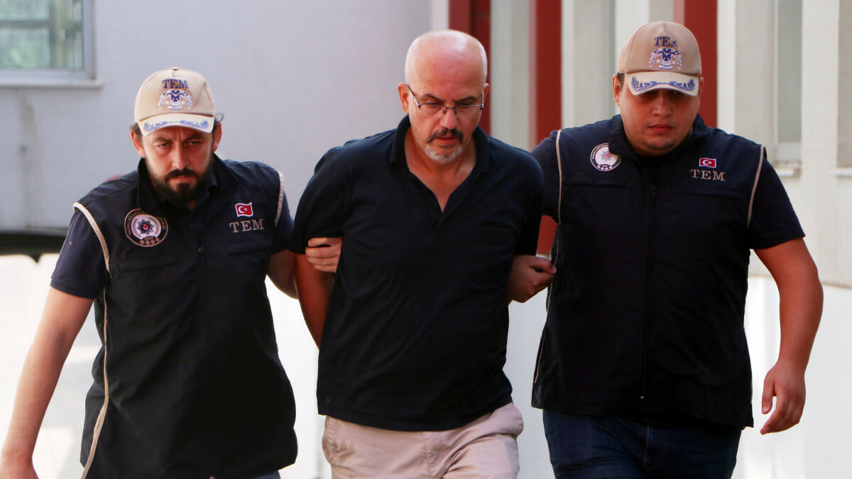 Adana’da dernek üyesi FETÖ’cü yakalandı