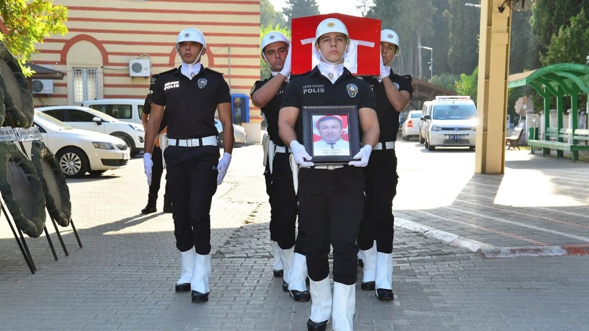 Adana’da gaspçı Hüseyin’i adliyeye götüren polis şehit oldu