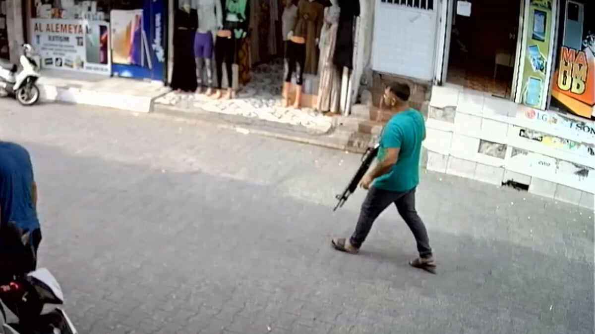 Adana’da haraç vermeyen dükkan sahibini av tüfeğiyle vurdu