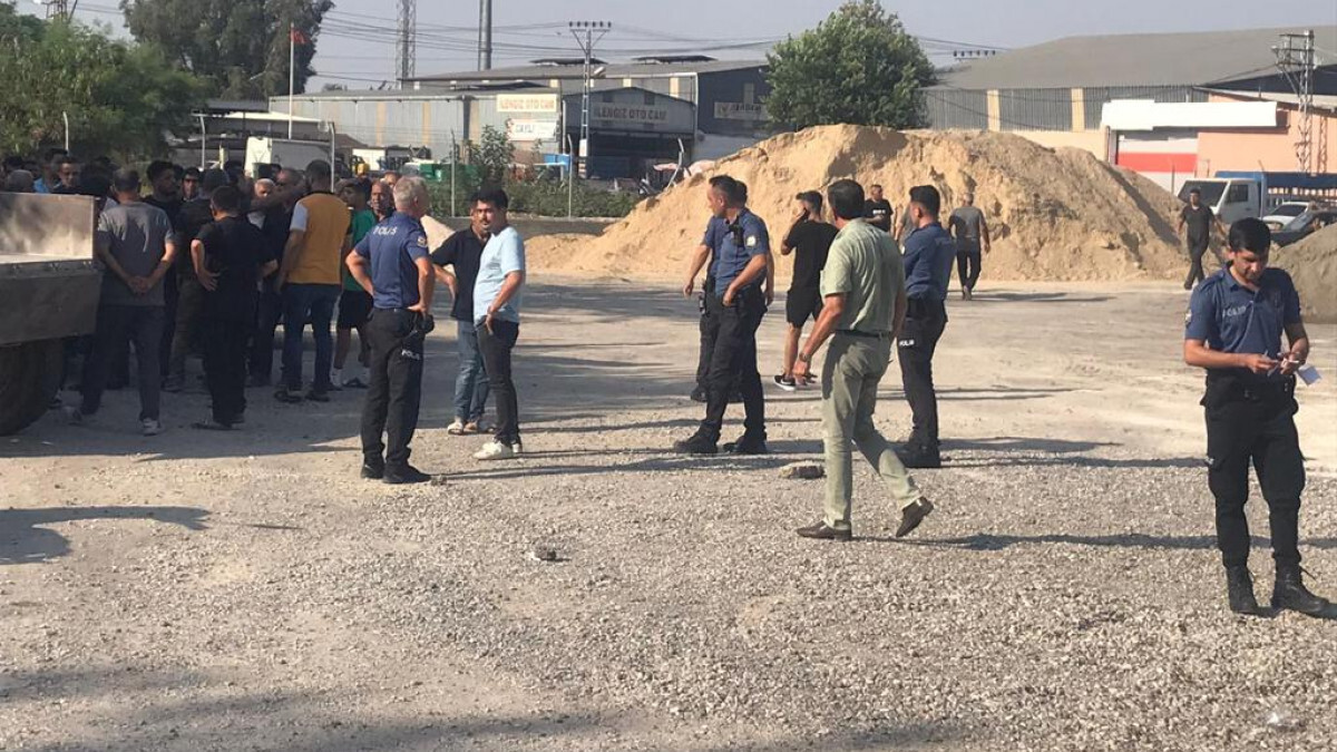 Adana’da park yeri tartışması silahlı kavgaya dönüştü: 1’i ağır 2 yaralı