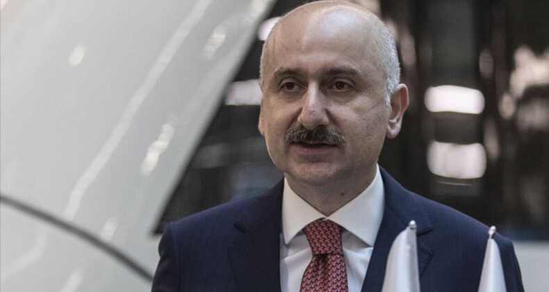 Adil Karaismailoğlu: Yürüyen merdivenler yürümek için ama duruyor