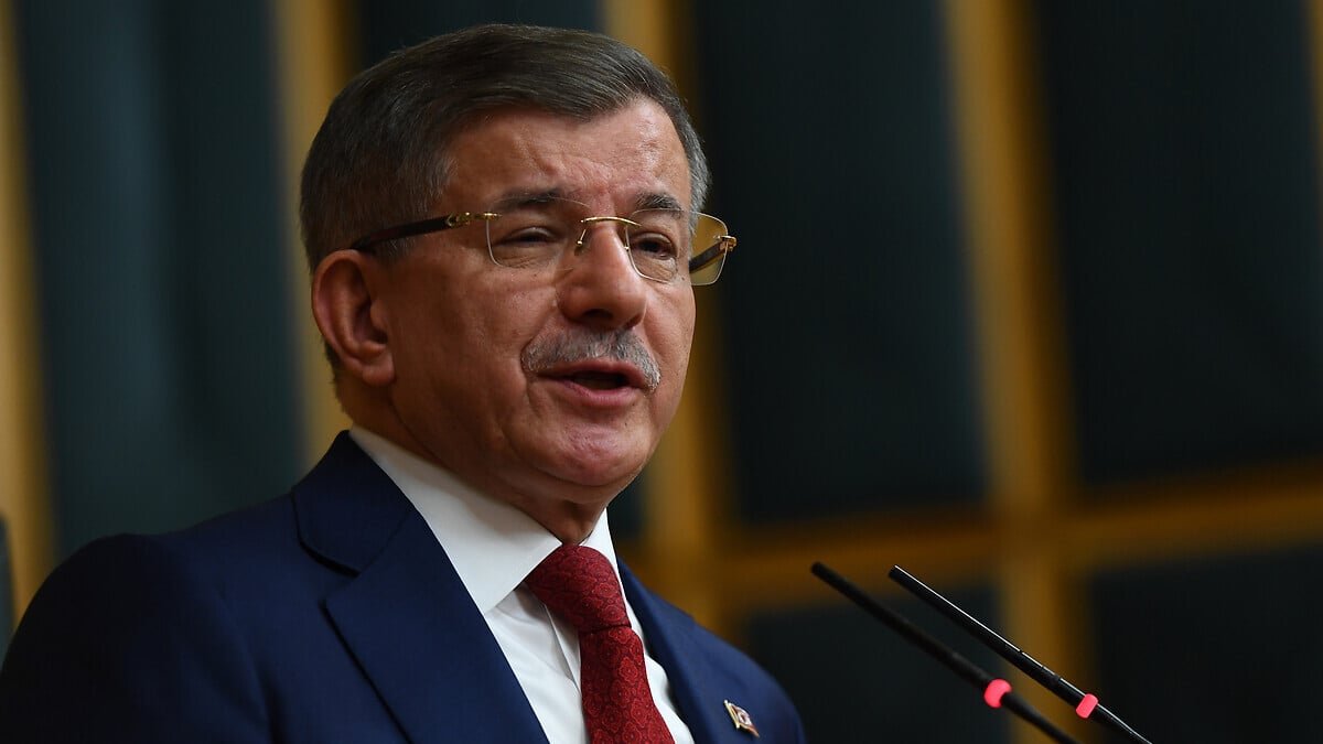 Ahmet Davutoğlu’ndan Atatürk’e hakaret eden çocuğun tutuklanmasına tepki: ‘Yerin hapis değil..’