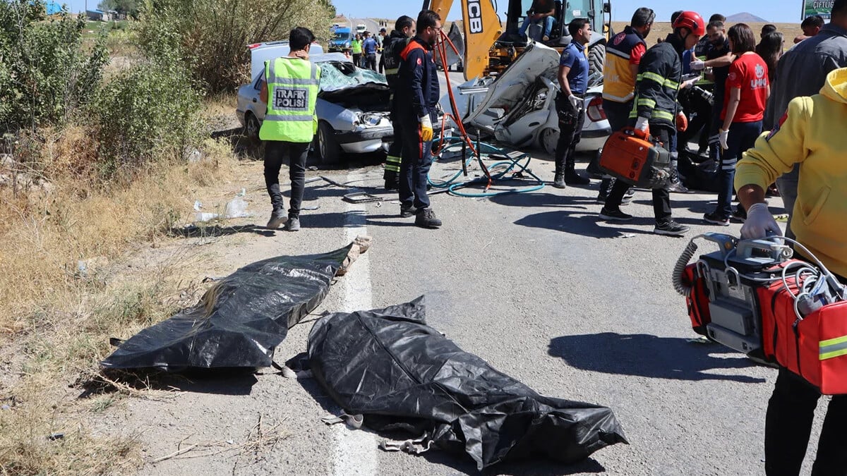 Aksaray’da hatalı sollama kazası: 3 ölü, 2 yaralı