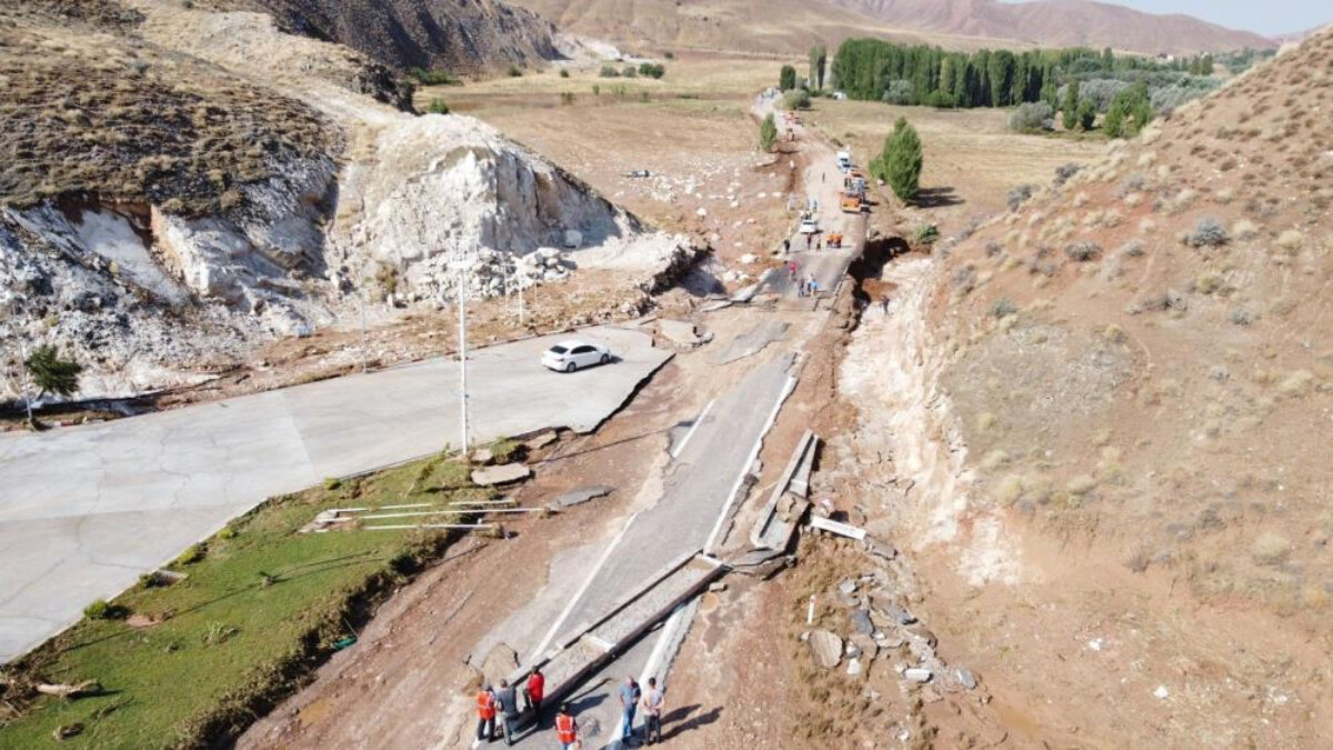 Aksaray’da sel felaketinde kurtarma operasyonu kamerada