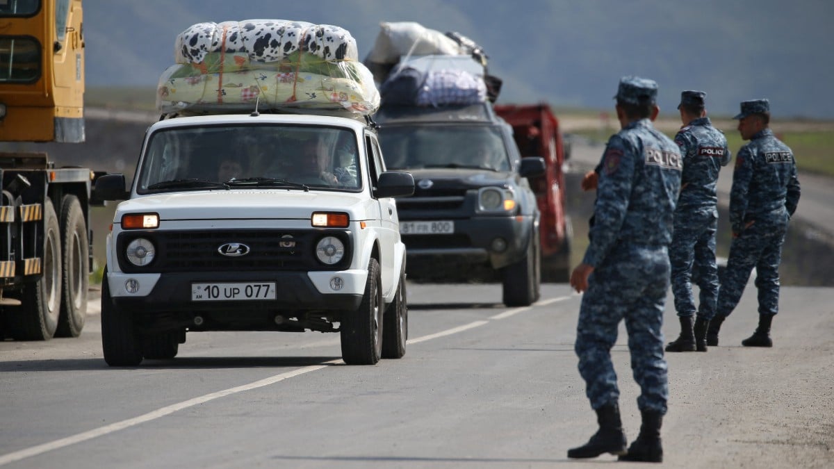 Alman siyasetçi Roth: Ermeniler kaçarken, Avrupa Birliği sadece izliyor