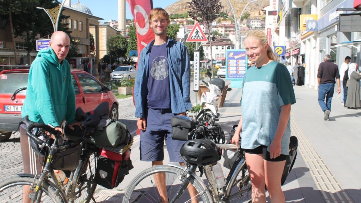 Almanya’dan bisikletle yola çıkan gençlerin rotası Bayburt oldu