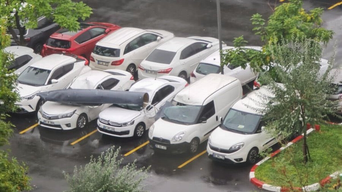 Ankara’da bir otoparka uçak parçası düştü