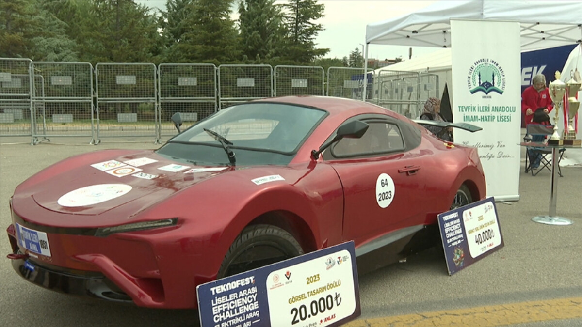 Ankara’da liseli gençler, elektrikli araç “Fatih” ile ödül kazandı