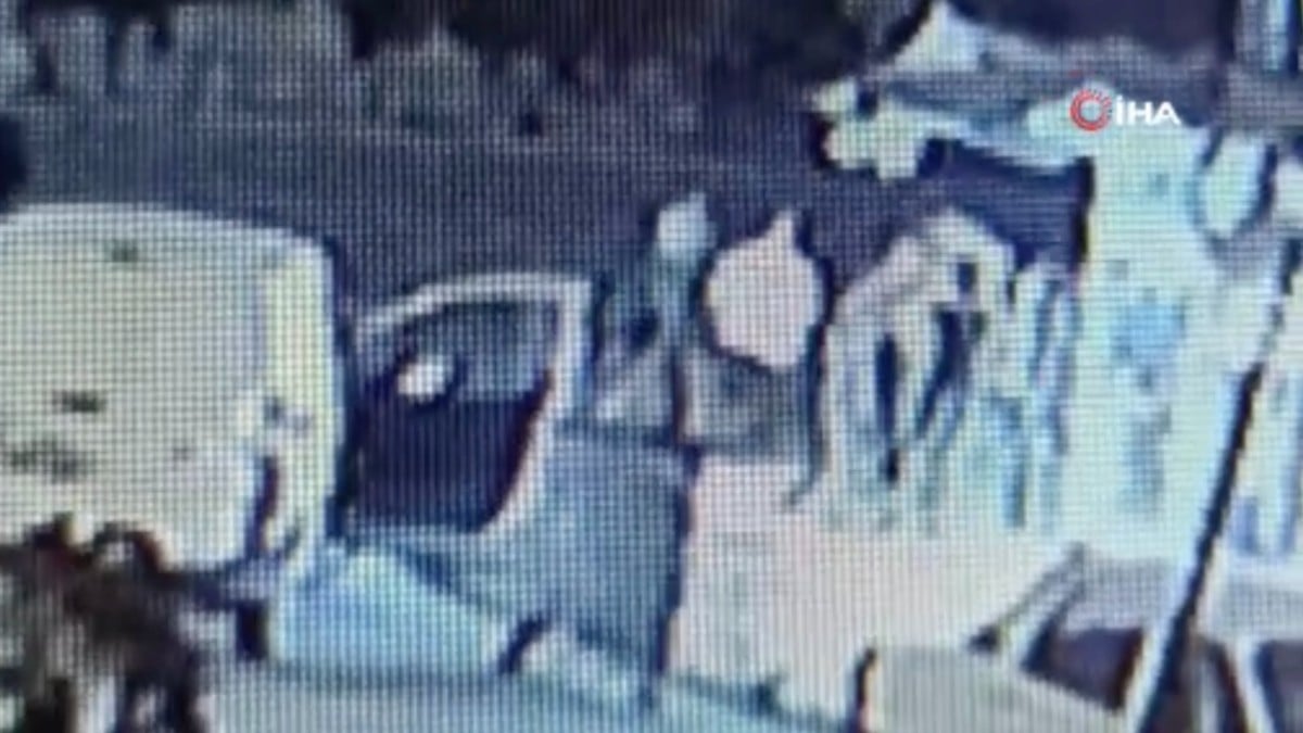 Ankara’da oğlunun kavga ettiği arkadaşlarını dövdü