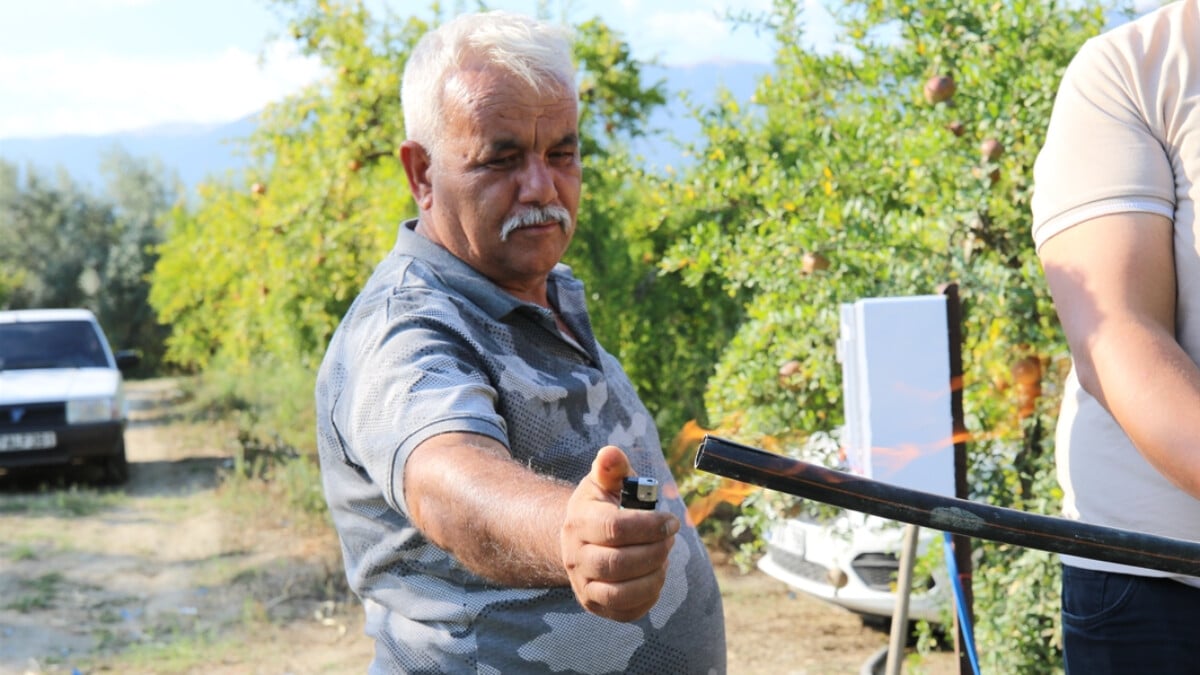 Antalya’da bahçede sondaj çalışmaları sırasında gaz çıktı