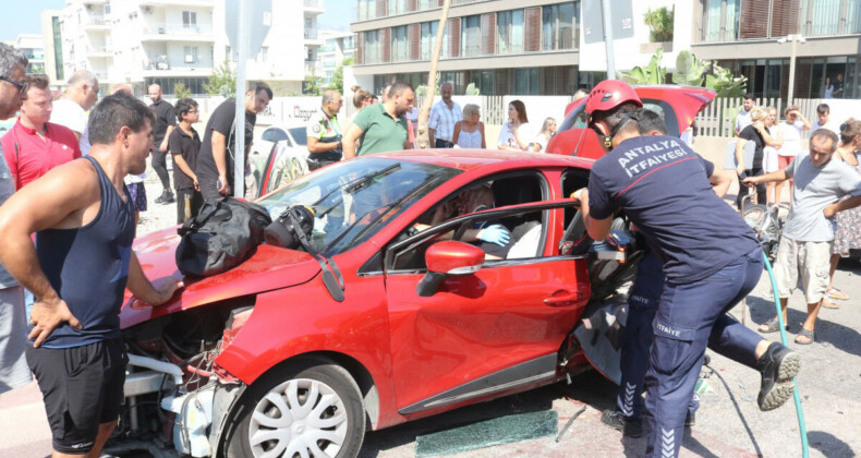 Antalya’da futbolcu Naldo’nun ailesi kaza geçirdi: 1’i ağır, 5 yaralı