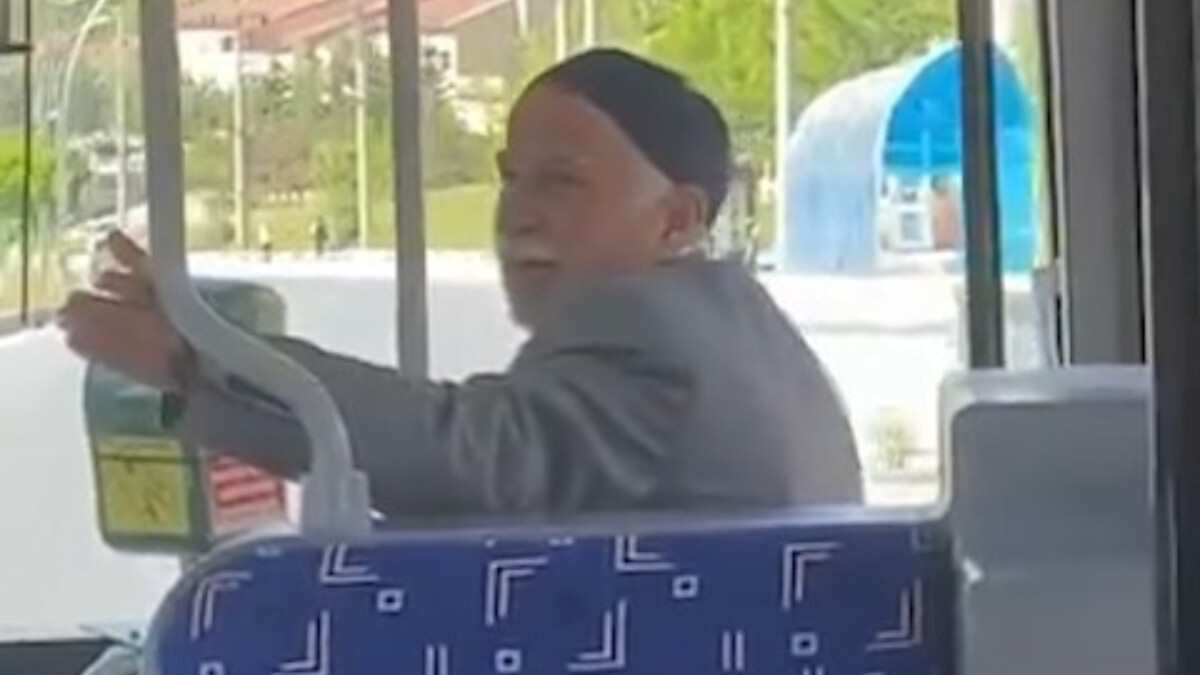 Bitlis’teki halk otobüsüne binen amcanın söylediği türküler viral oldu