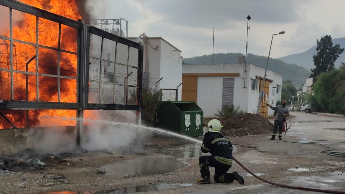 Bodrum’a sağanak sonrası yıldırım düştü: Yangınlar art arda geldi