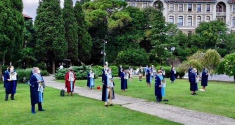 Boğaziçi’ndeki akademisyenlerinin dikilme eylemi bininci günde!