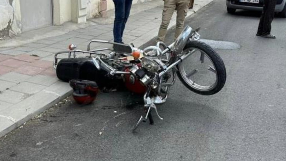Burdur’da motosiklet ile otomobilin çarpışması sonucu 2 kişi yaralandı
