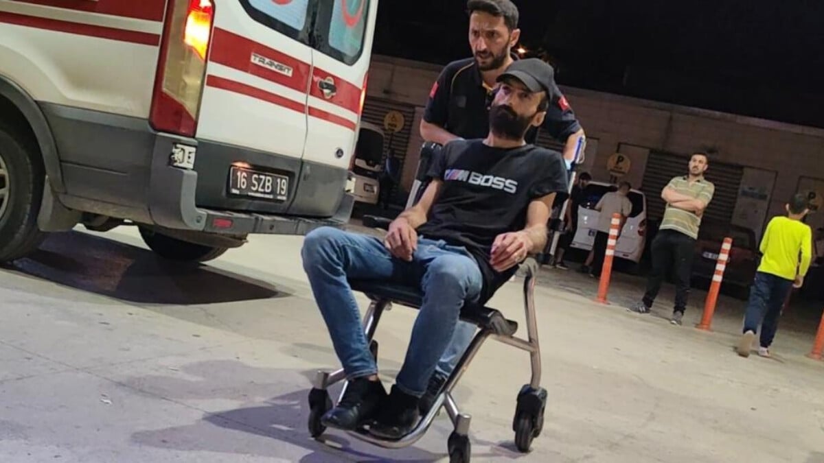 Bursa’da balkona atılan yabancı madde ev sahibini yaraladı