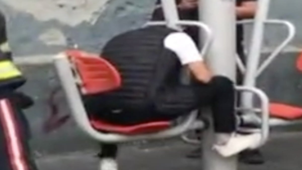 Bursa’da başını spor aletine sıkıştıran genci itfaiye kurtardı