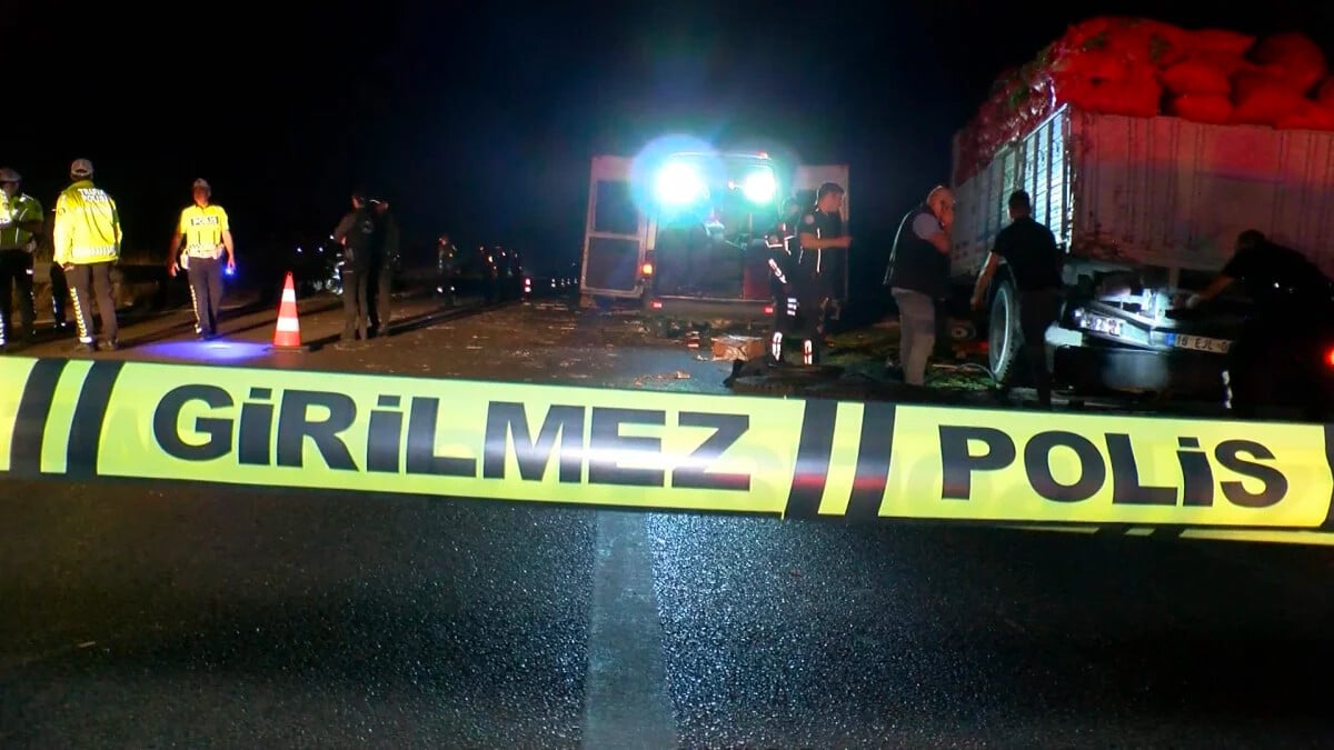 Bursa’da dinamit yüklü kamyon devrildi: Otoyol saatlerce kapalı kaldı