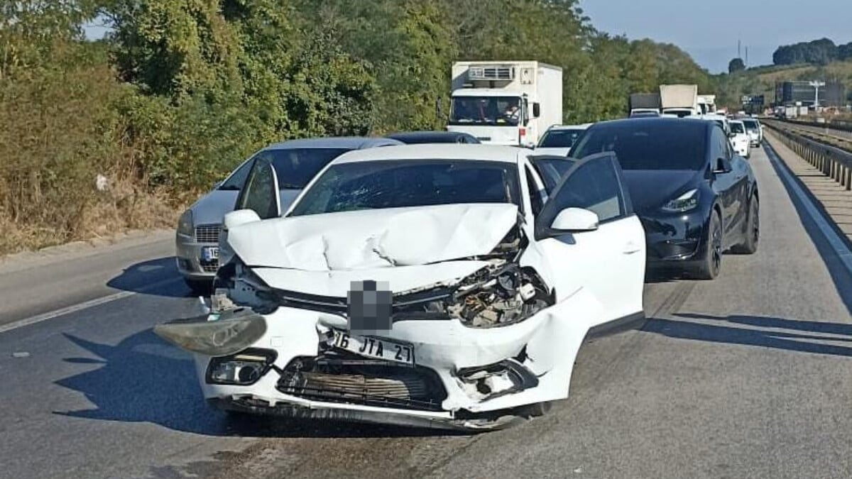 Bursa’da iki otomobilin çarpıştığı kazada 7 kişi yaralandı