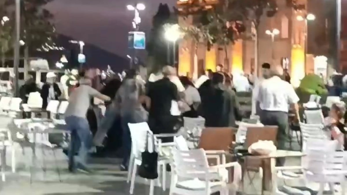 Bursa’da yan baktın meselesi! Biri sandalye fırlattı diğeri kılıç çekti