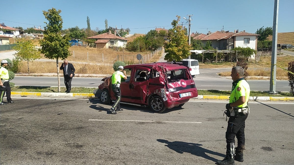 Çorum’da çekici ters yönde ticari araçla çarpıştı! 5 kişi yaralandı