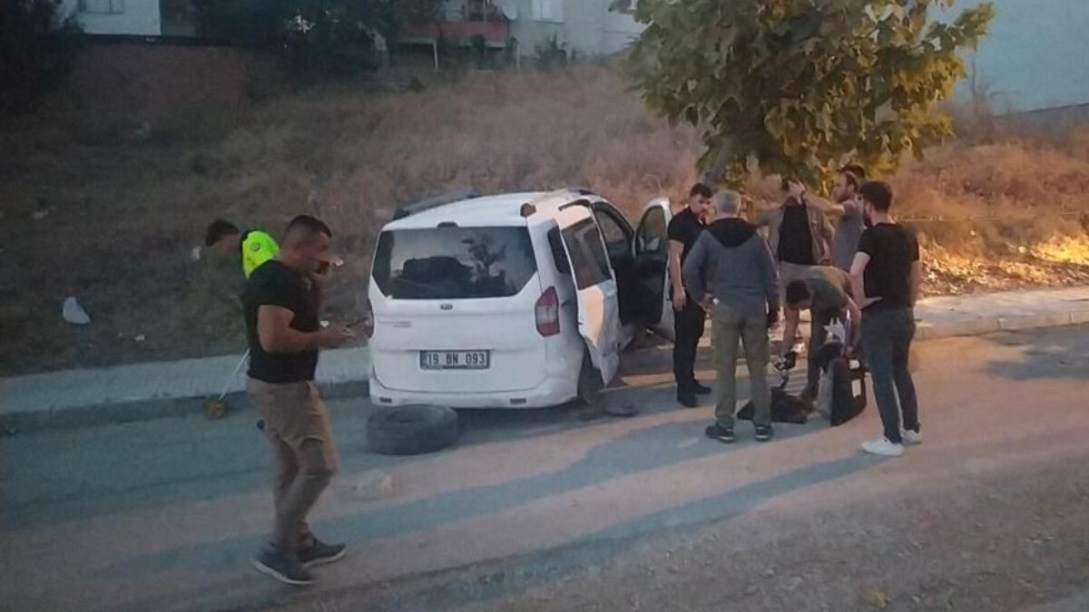 Çorum’da polis aracı ile pikap çarpıştı: 2’si polis 3 yaralı