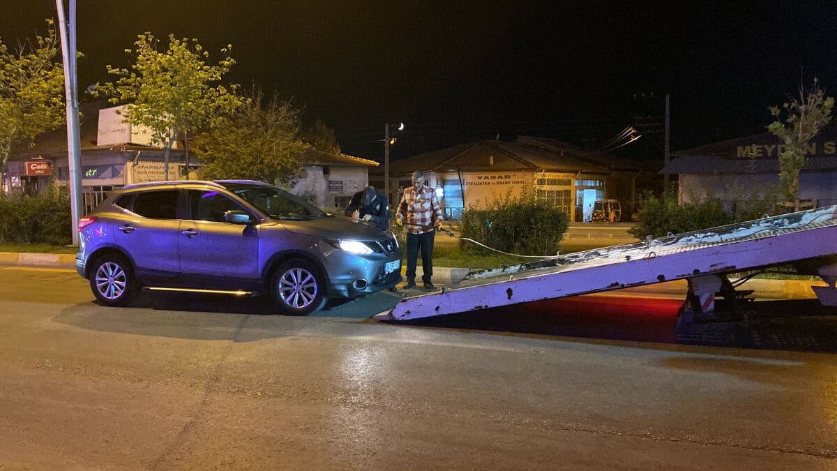 Çorum’da zincirleme trafik kazası! Yoldan geçen genç sürücüyü sırtından bıçakladı…