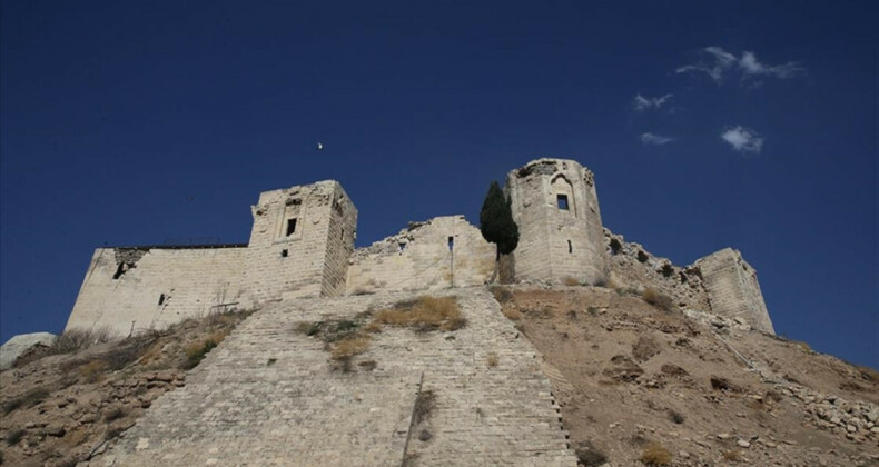 Depremlerde hasar gören Gaziantep Kalesi restore ediliyor