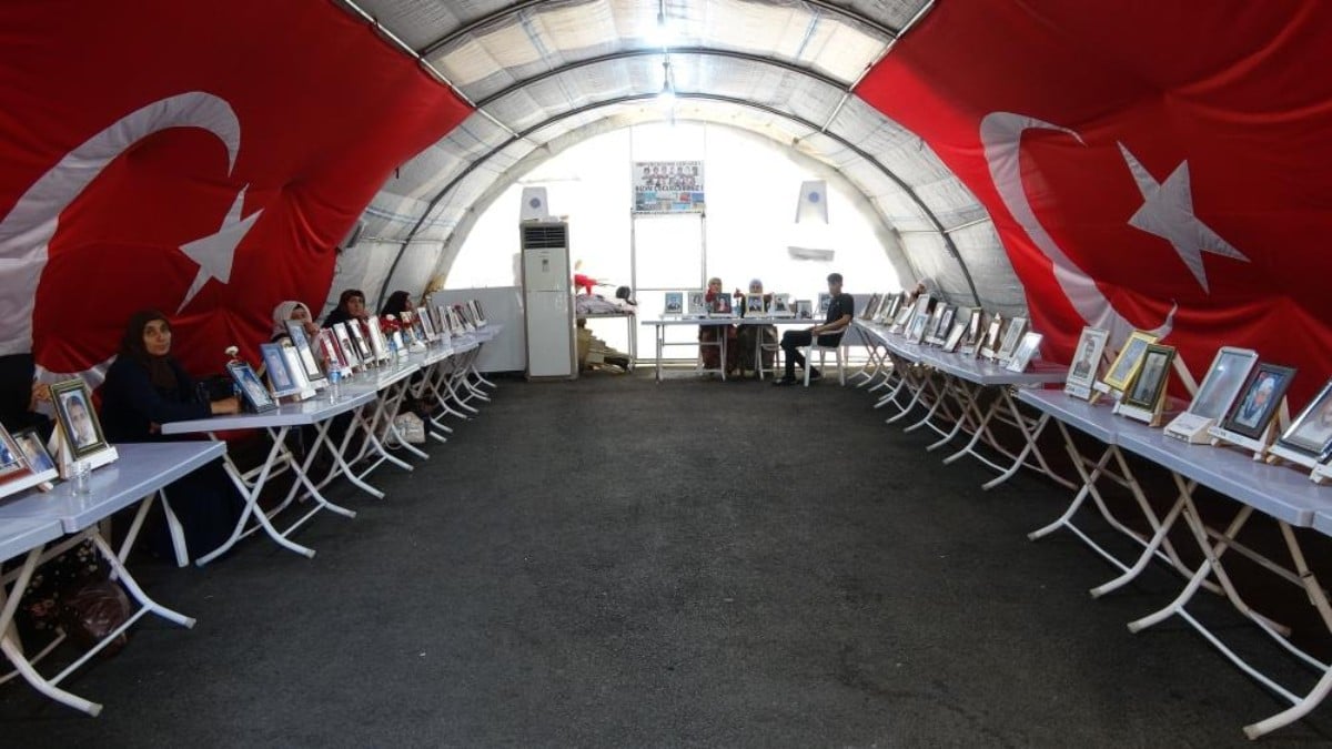 Diyarbakır’da terör mağduru ailelerin evlat nöbeti bin 484’üncü gününde