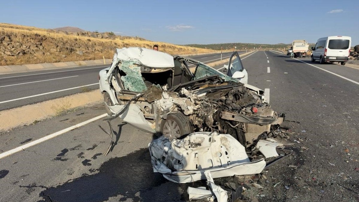 Elazığ’da kamyonet ile otomobil çarpıştı: 1 kişi can verdi