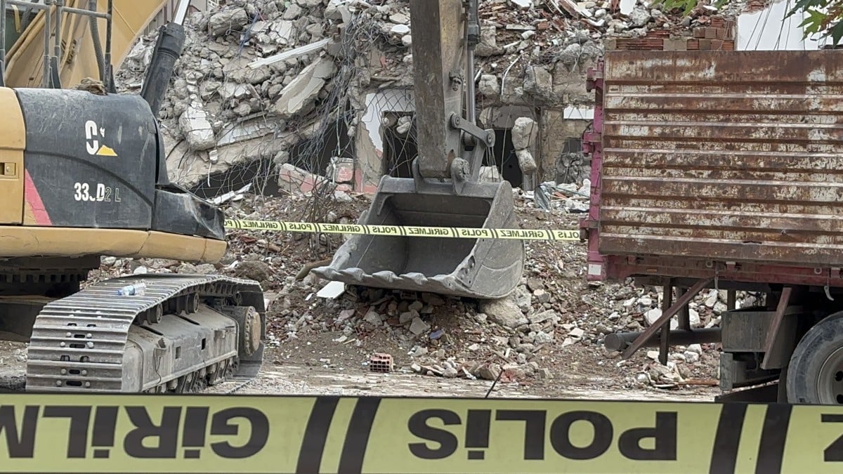 Elazığ’da kepçeyle kamyon arasına sıkışan işçi feci şekilde can verdi