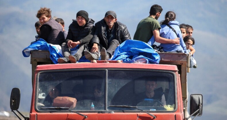 Ermenistan: Karabağ’ı terk edenlerin sayısı 100 bini geçti