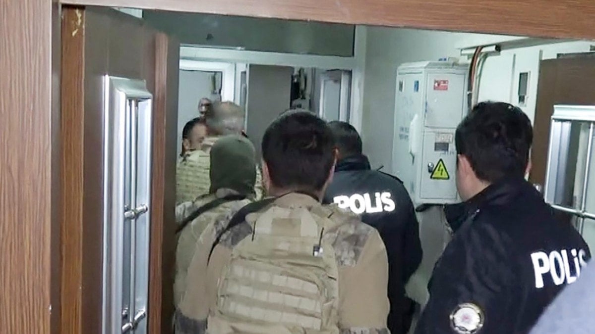 Erzurum’da eşini ve 3 çocuğunu rehin aldı: Kurtarıldılar