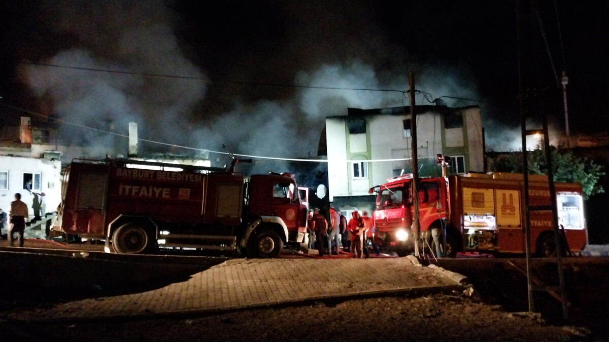 Erzurum’da yangın: 7 ev ve 8 ahır kül oldu