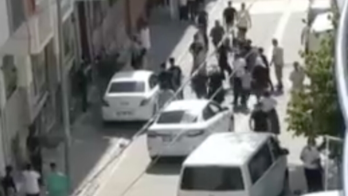 Esenyurt’ta evli adamın akrabasına attığı mesaj mahalleyi ayağa kaldırdı