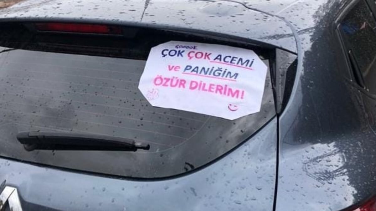 Eskişehir’de aracına astığı notla yüzleri gülümsetti