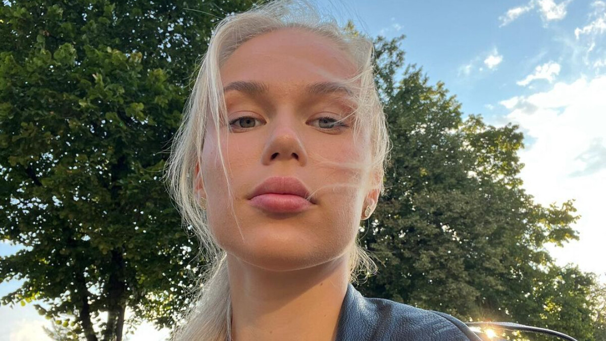 Fenerbahçeli Rus voleybolcu Arina Fedorovtseva siyah minisiyle boy gösterdi! “Afet misin”