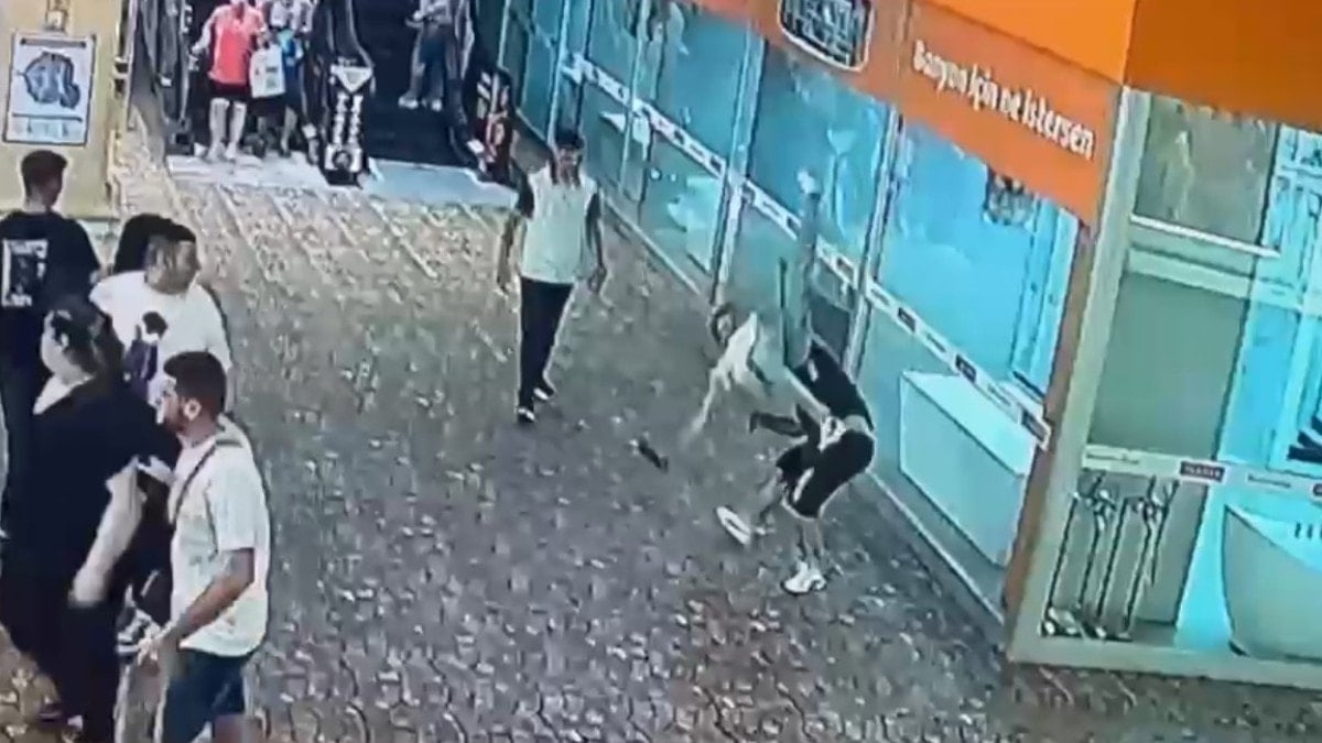 Gaziosmanpaşa’daki AVM’de yan baktın kavgası: Dayaktan bilinci kapandı