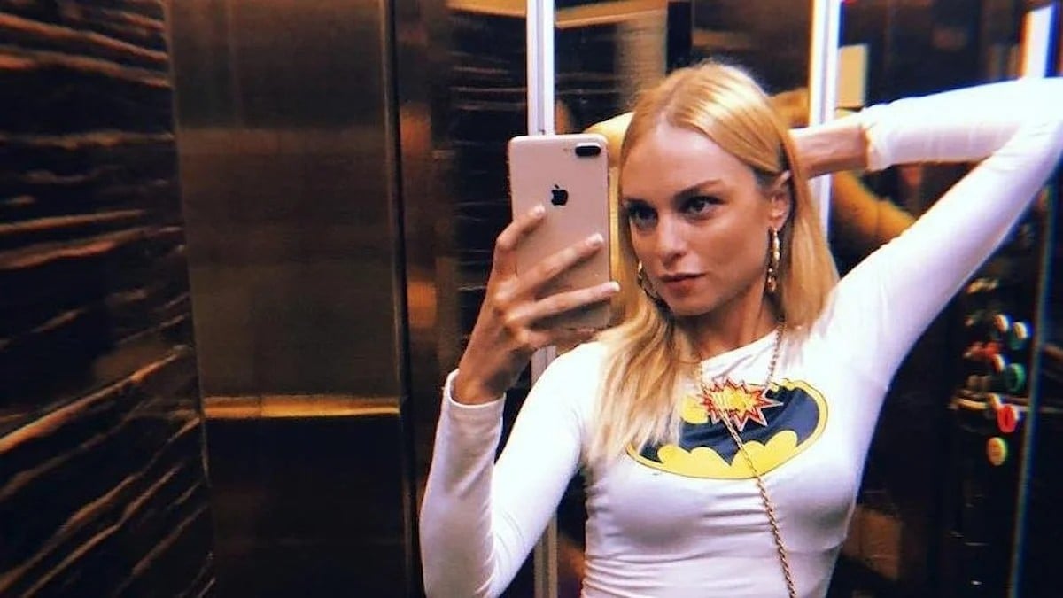 Göğüslerini kurdele ile kapattı! Nilperi Şahinkaya nabız yükseltti: “Yine çok etkileyici…”