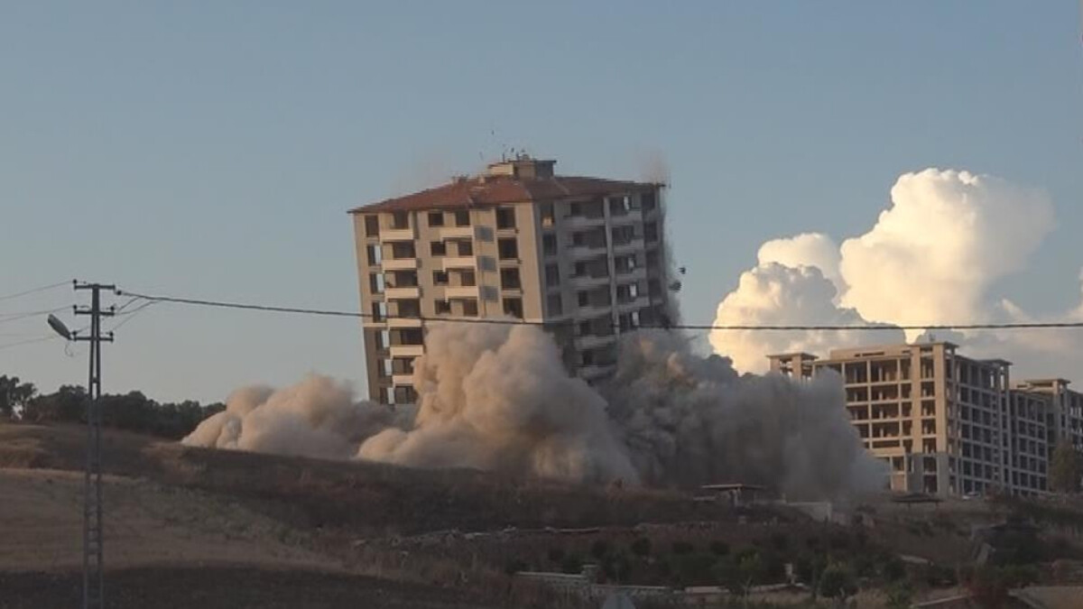 Hatay’da depremin vurduğu 15 katlı binadan geriye borçlar kaldı