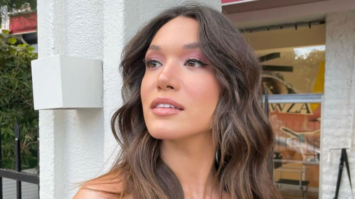 Hazal Subaşı derin dekoltesiyle mest etti! “Cesaretin vücut bulmuş hali”