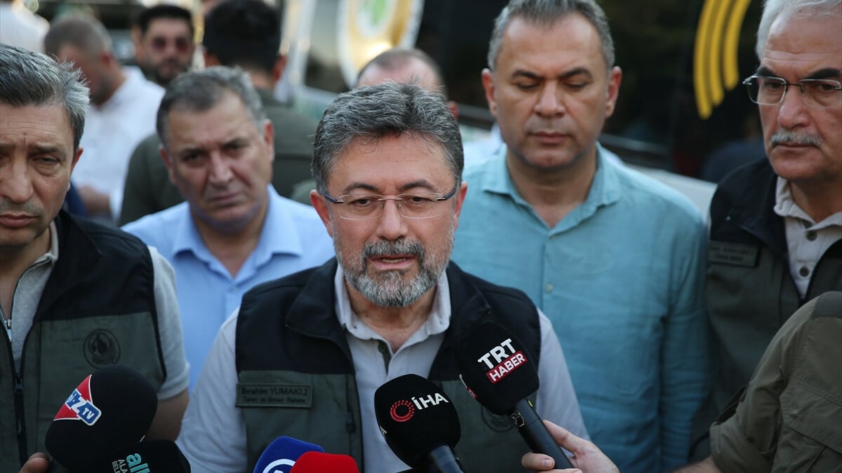 İbrahim Yumaklı: Alanya yangınının enerjisi düşürüldü