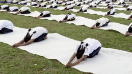 İngiltere’de kafede yoga yapanları toplu katliam kurbanı sanan adam ihbar etti