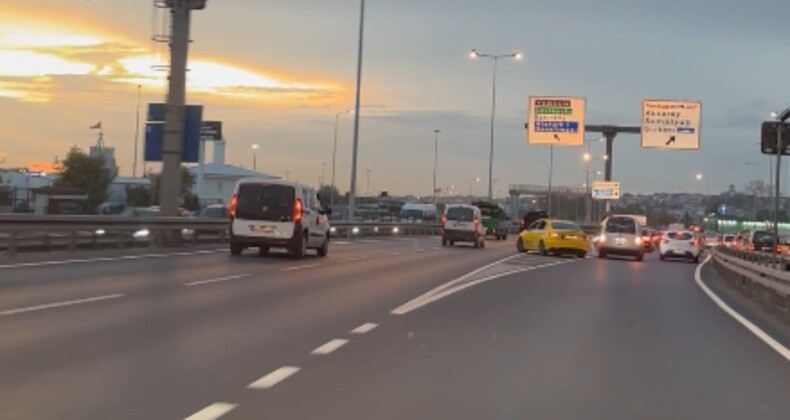 İstanbul trafiğinde tehlikeli anlar! Yoğunluktan kaçıp Avrasya Tüneli yoluna girerek kaçıyorlar