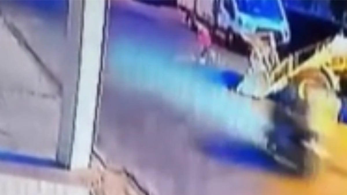 İstanbul Ümraniye’de motosikletin çarptığı çocuk ağır yaralandı