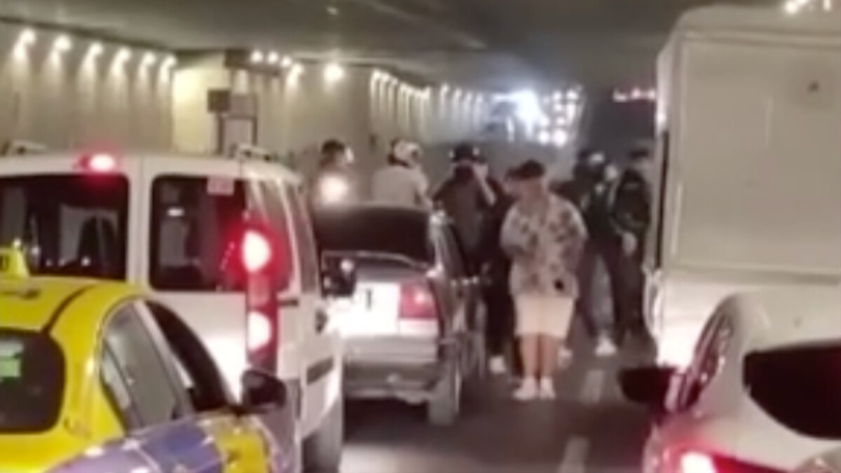 İstanbul’da asker uğurlaması yapanlar trafiği kapattı